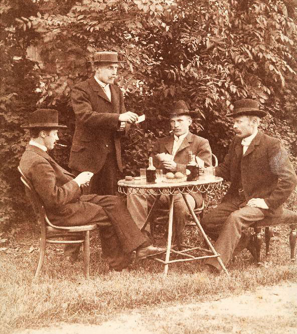 Söderskog 1907, miehet pelaavat korttia.