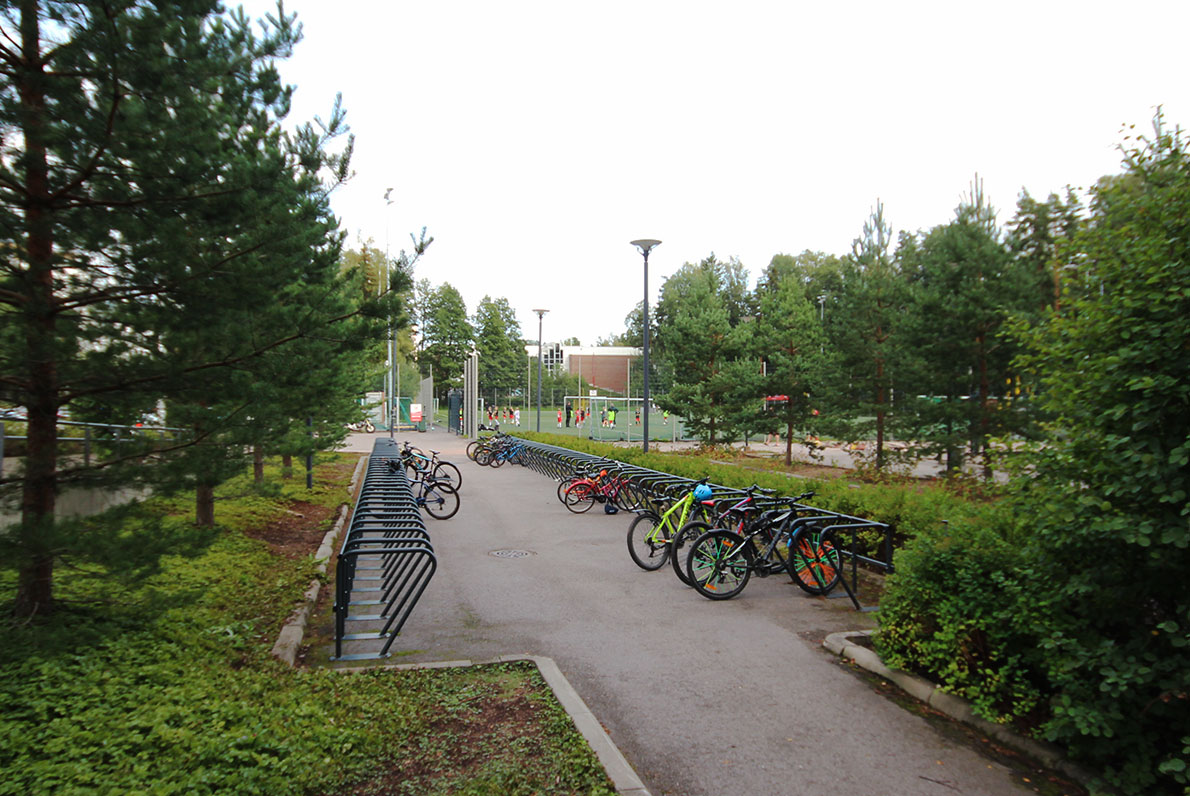 Karakallion koulu, Espoo. Koulu ulkoa.