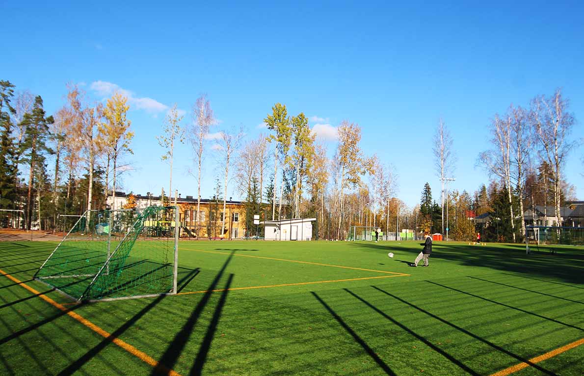 Kungsgårdsskolanin tekonurmi, Espoo.