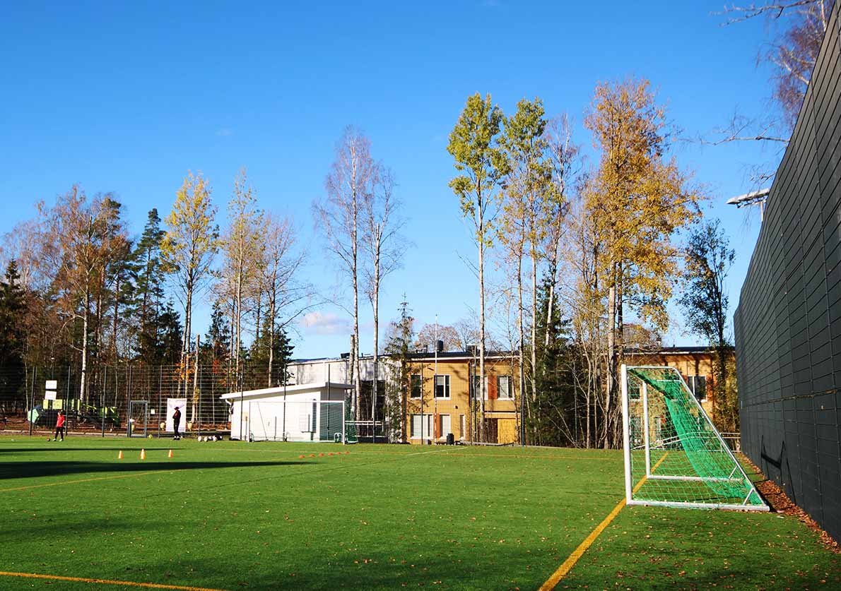 Kungsgårdsskolanin tekonurmi, Espoo.