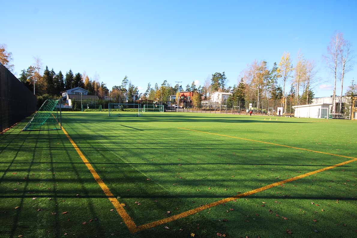 Kungsgårdsskolanin tekonurmi, Espoo.